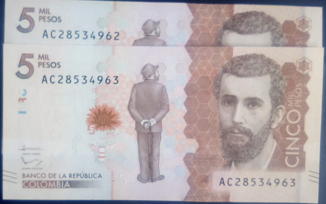 Dos Billetes Consecutivos de $5.000 pesos de Colombia